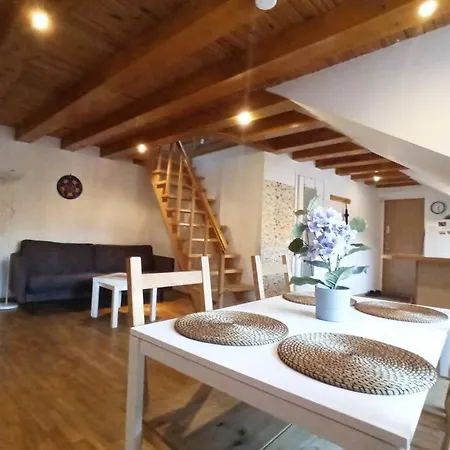 Private Free Sauna & 4 Bedrooms Old Town Rooftop Apartman *
