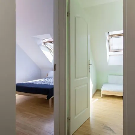 Апартаменты Private Free Sauna & 4 Bedrooms Old Town Rooftop