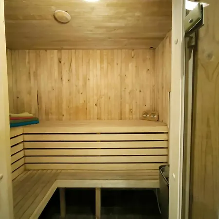 Apartment Private Free Sauna & 4 Bedrooms Old Town Rooftop