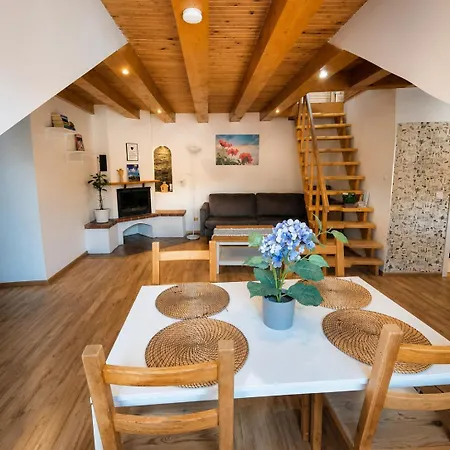 Private Free Sauna & 4 Bedrooms Old Town Rooftop Apartmán