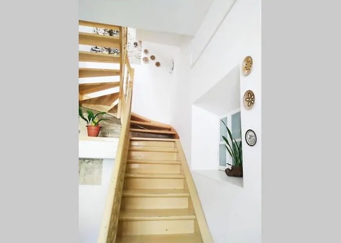 Private Free Sauna & 4 Bedrooms Old Town Rooftop Appartement *