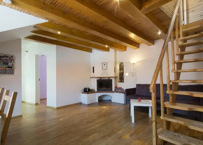 Private Free Sauna & 4 Bedrooms Old Town Rooftop Appartement *