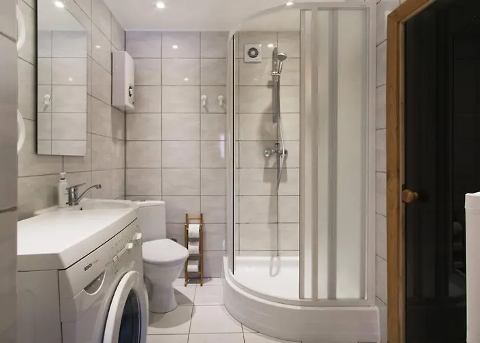 Private Free Sauna & 4 Bedrooms Old Town Rooftop Appartement